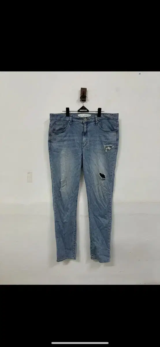 (35-36) Gues L-Tone Tapered Denim Pants