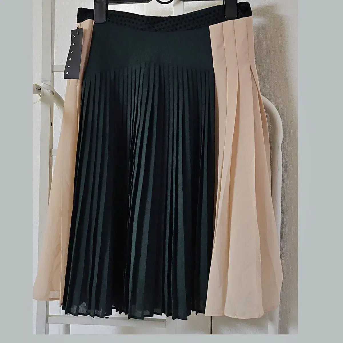 Sisley Venetian (42) Two-tone pleated skirt