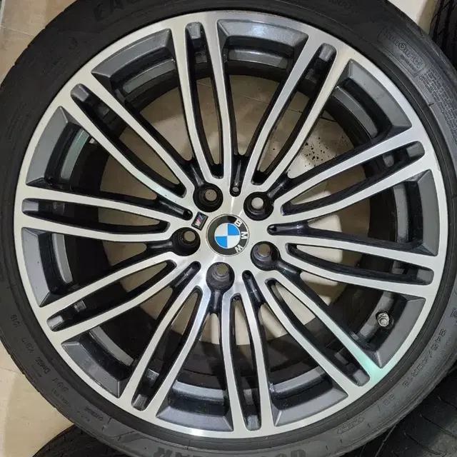 5시리즈 (G30) bmw 664m 휠 굿이어 이글 F1 런플랫 타이어