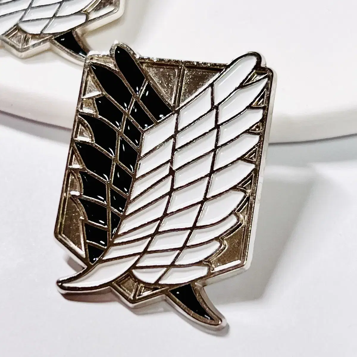 Black version of the jin giant wings of freedom badge brooch levi