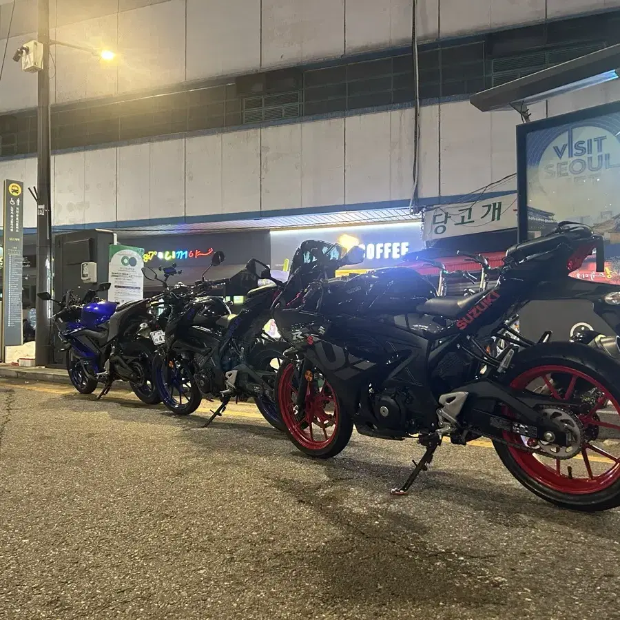 Gsxs125 21년식 블랙 블루 신차급 컨디션