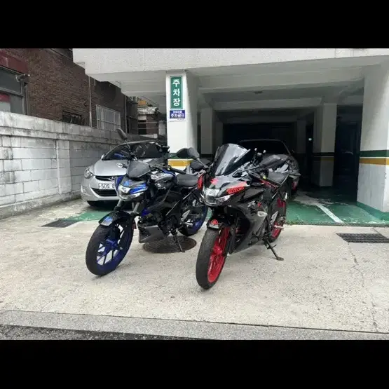 Gsxs125 21년식 블랙 블루 신차급 컨디션