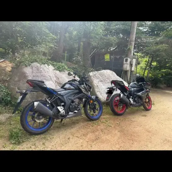 Gsxs125 21년식 블랙 블루 신차급 컨디션