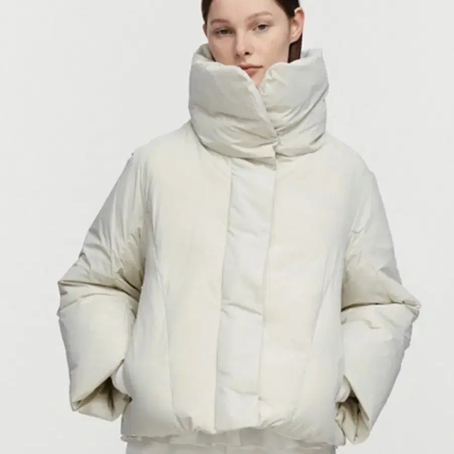 버뮬라 HIGH NECK PUFFER JACKET IVORY