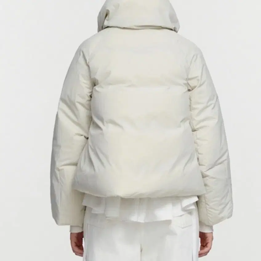 버뮬라 HIGH NECK PUFFER JACKET IVORY