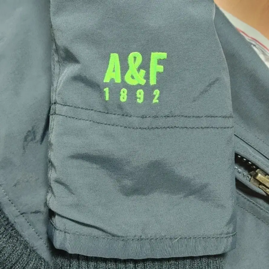 ABERCROMBIE 아베크롬비 골지배색 후드바람막이