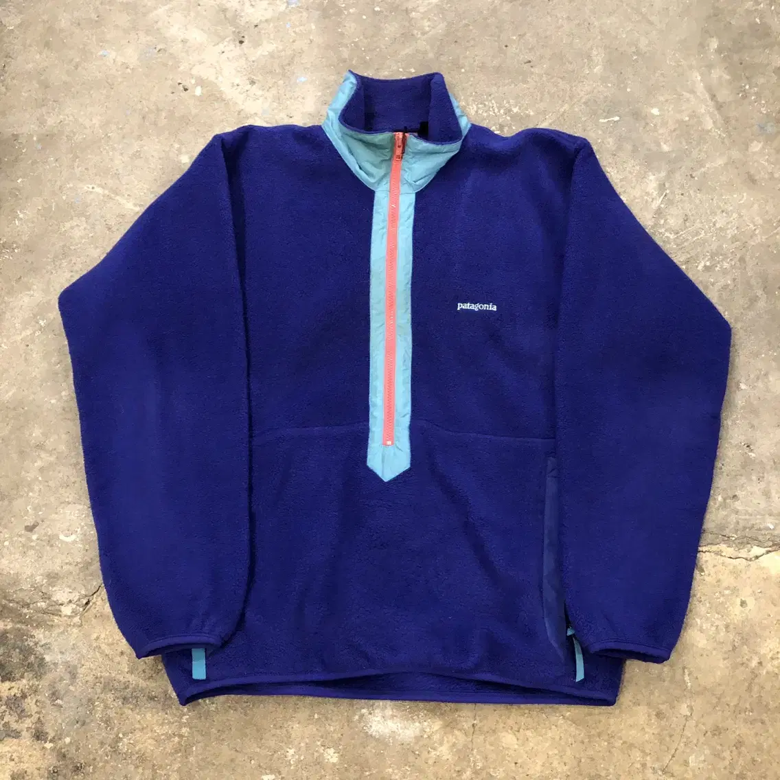 89 Patagonia USA - L (100)