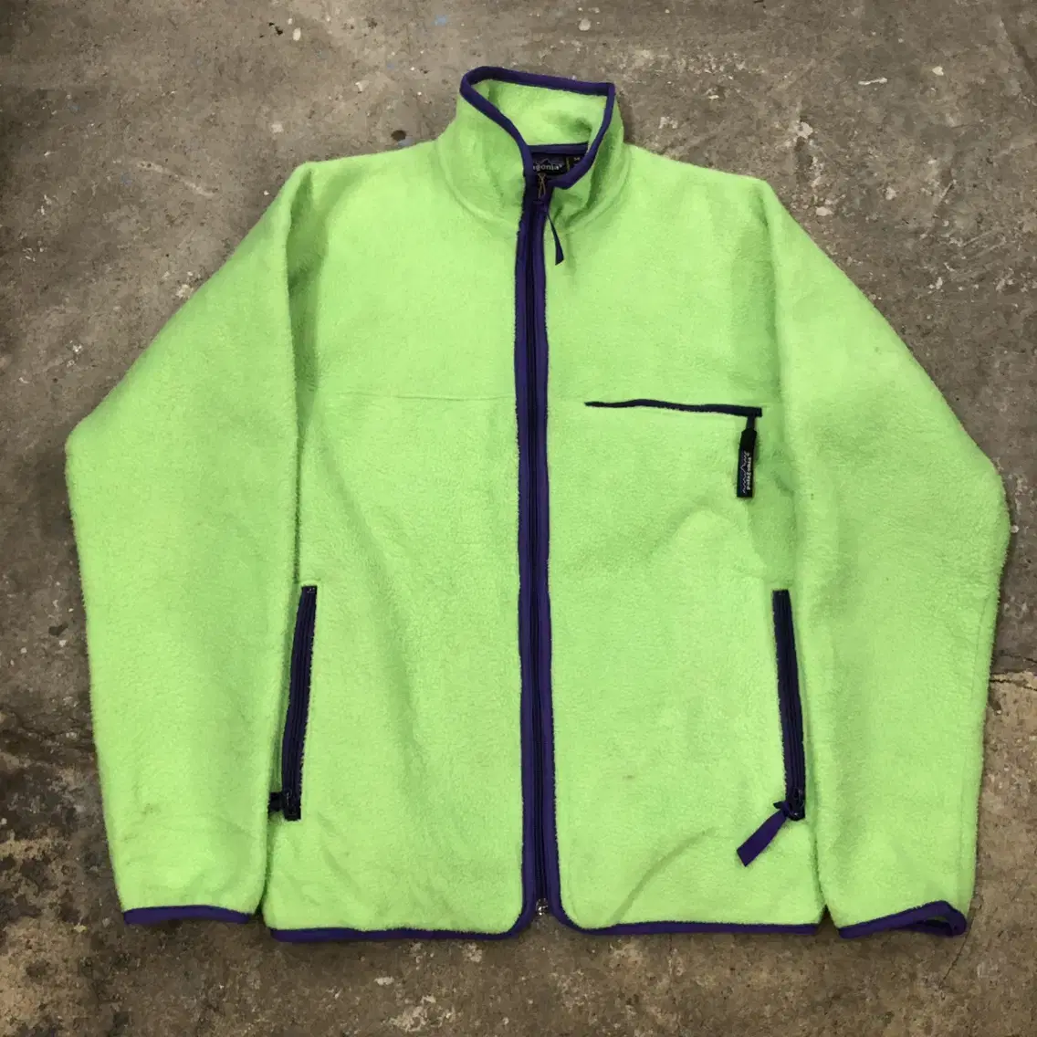 89 Patagonia USA - M (100)