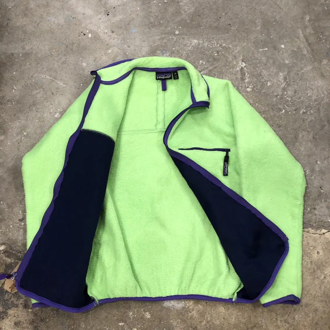 89 Patagonia USA - M (100)