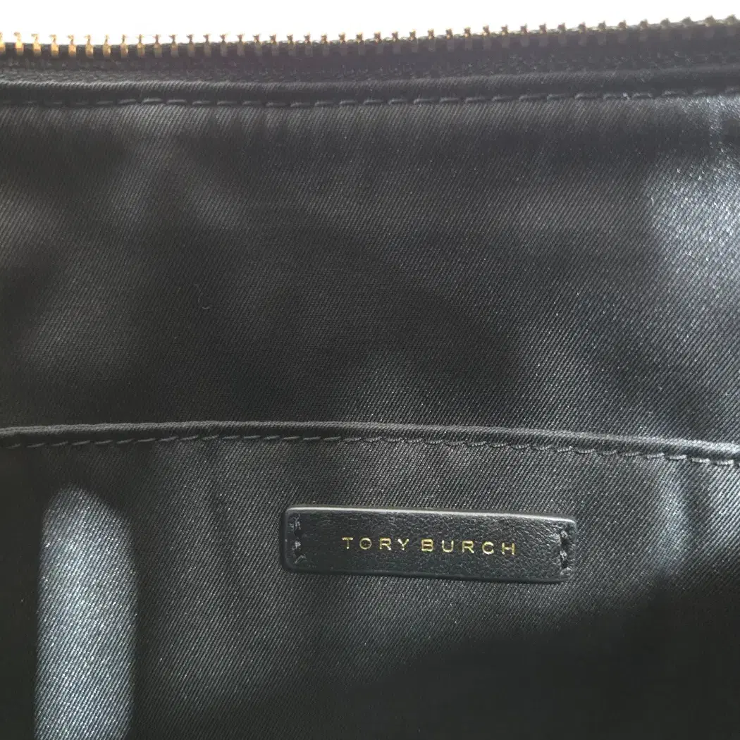 TORYBURCH 토리버치 키라 쉐브론 클러치 /913