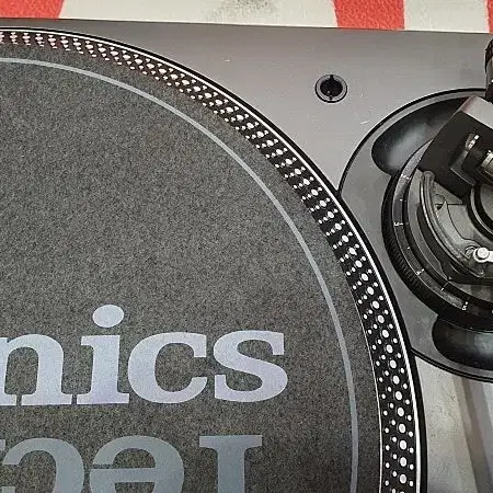 테크닉스 SL-1200MK5 턴테이블