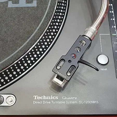 테크닉스 SL-1200MK5 턴테이블