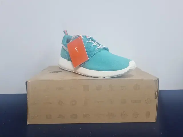 나이키 로쉐런 캔버스( NIKE ROSHERUN CANVAS )