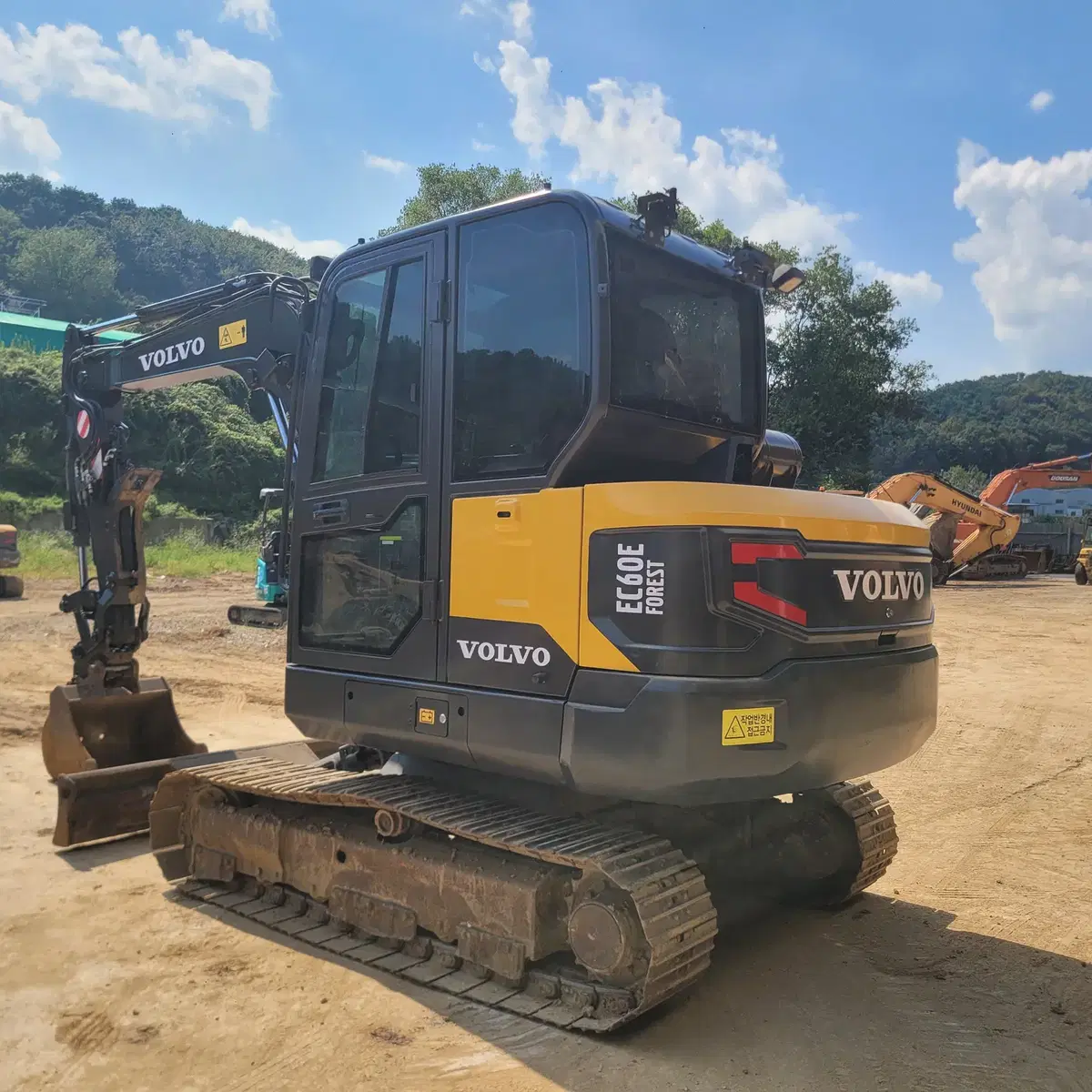 볼보 02 중고굴삭기매매 공투 포크레인 EC60E 17년 회전라인 코집