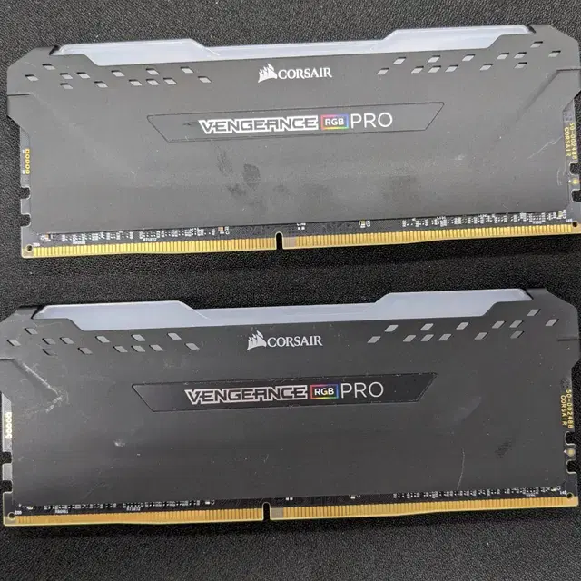 CORSAIR Vengeance RGB PRO 32GB DDR4 메모리