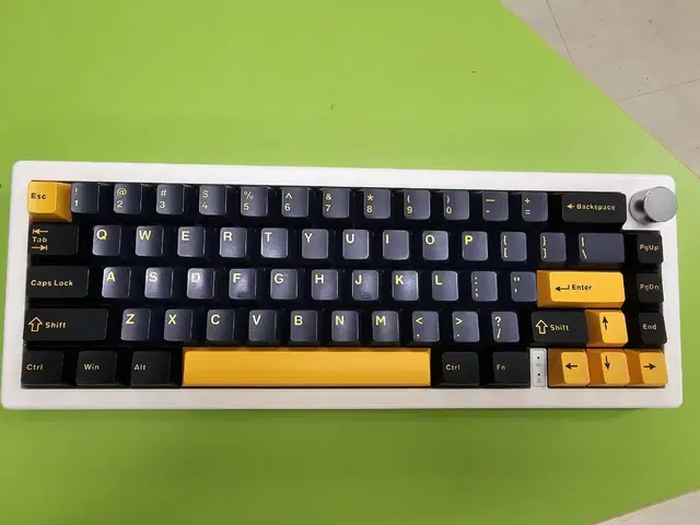 gmk67 커스텀 키보드 팝니다