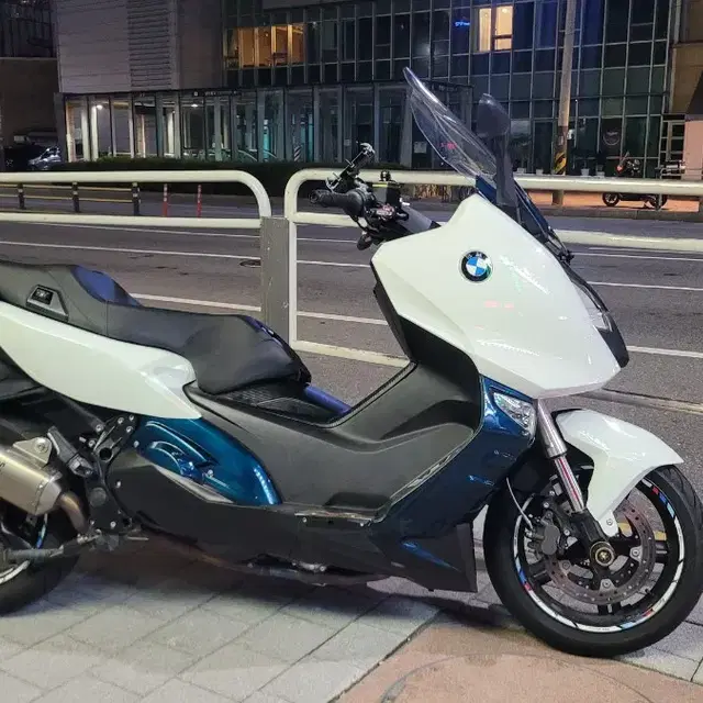 15년, 2.1만km 깔끔 관리 풀옵션 BMW C600스포츠 판매, 대차