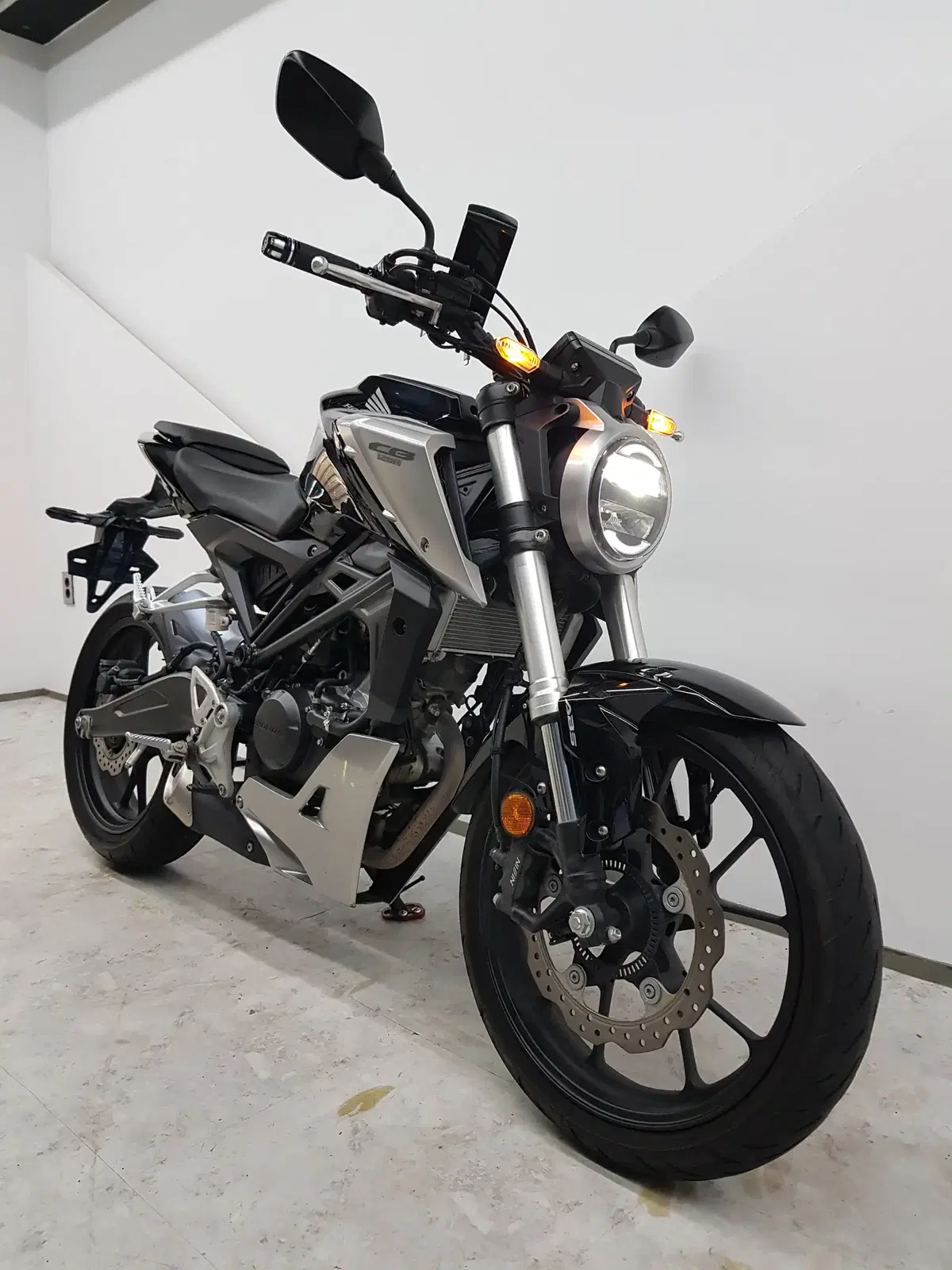 CB125R 18년식 8400Km (스바르트필렌 힙스터 존테스 부캐너)