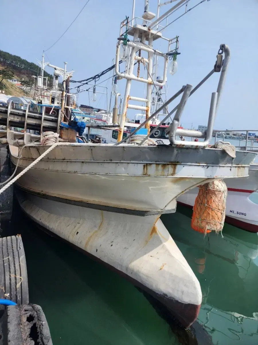 Gangwon 9.77 tons composite + gillnet permit fishing boat for sale.