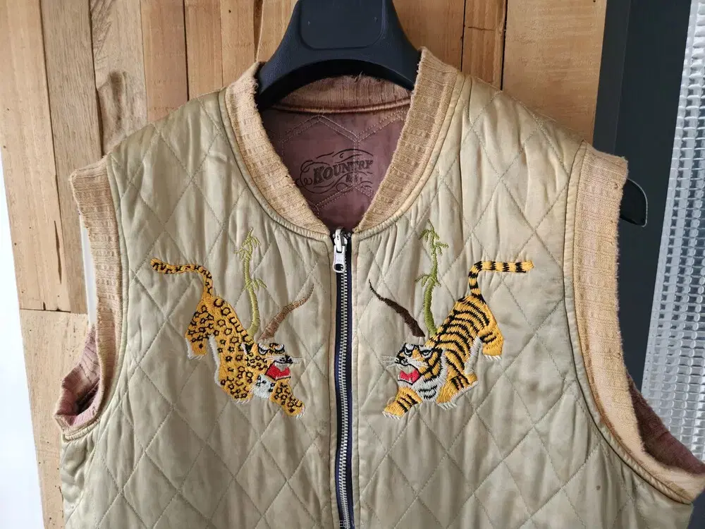 Capital Suavenir Tiger Vest