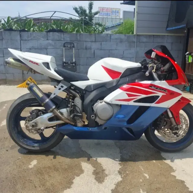 05년식 CBR1000r머플러 순정이랑교환합니다