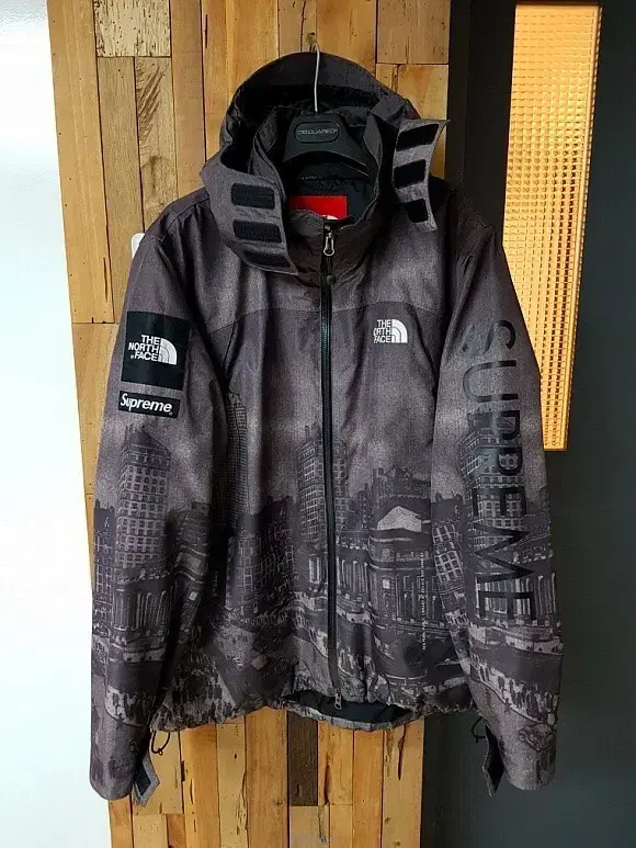 Supreme x The North Face Bombshell size L