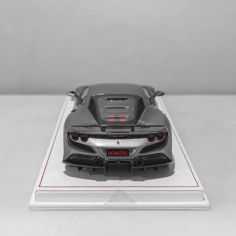 1:18 D & G Ferrari F8 Tributo Novitec