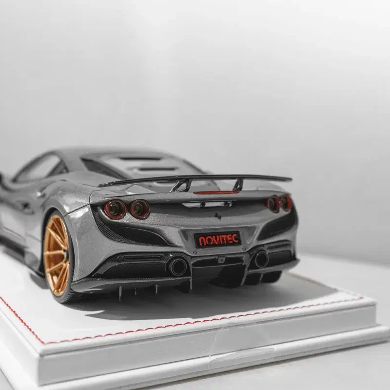 1:18 D & G Ferrari F8 Tributo Novitec