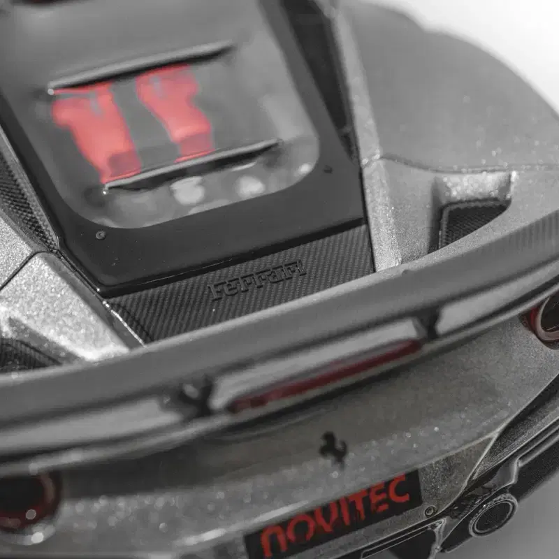 1:18 D & G Ferrari F8 Tributo Novitec