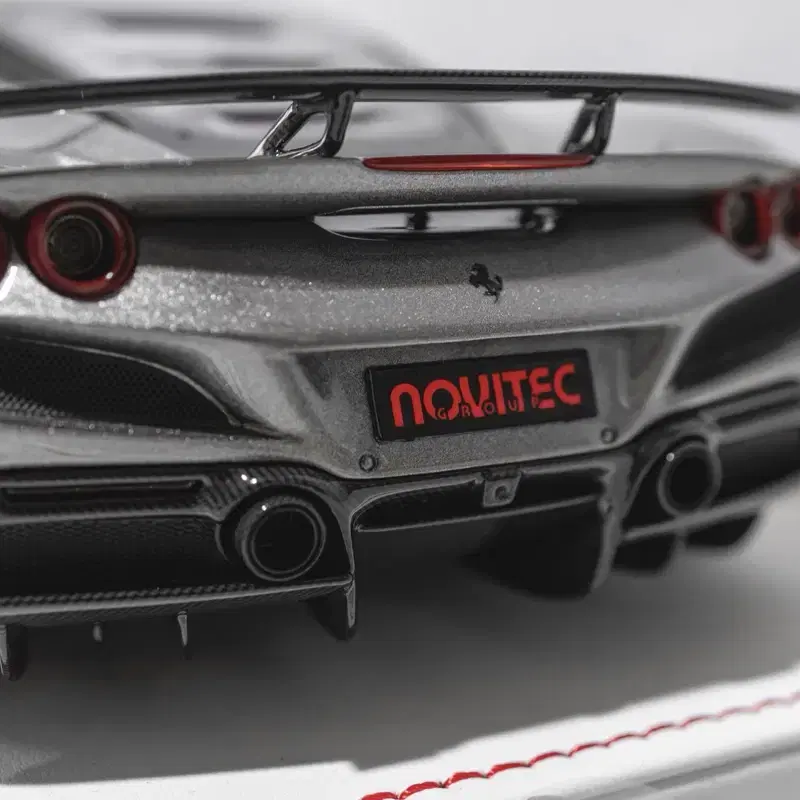 1:18 D & G Ferrari F8 Tributo Novitec