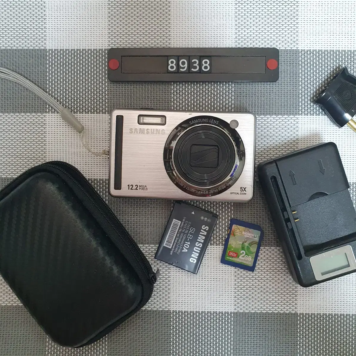 Samsung bloo PL 70 Digital Camera with Pow