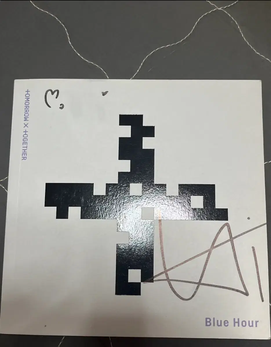 txt hueningkai autographed album