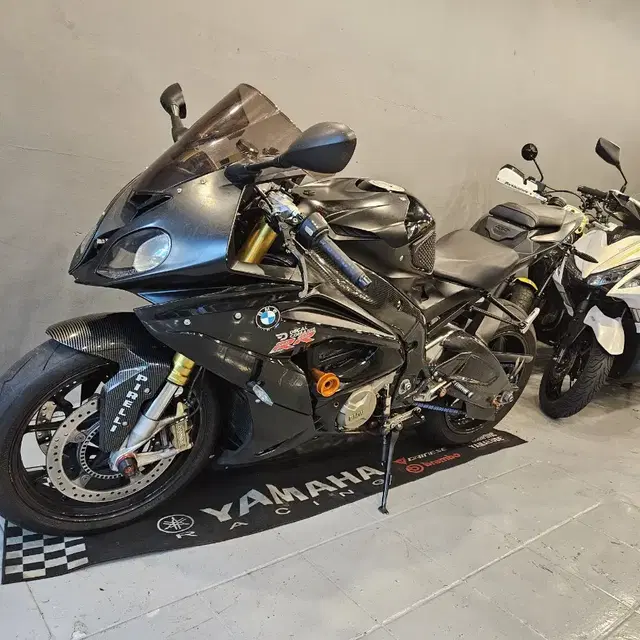 부산 S1000RR 15년식  무광블랙   캠체인수리한  차량 판매합니다