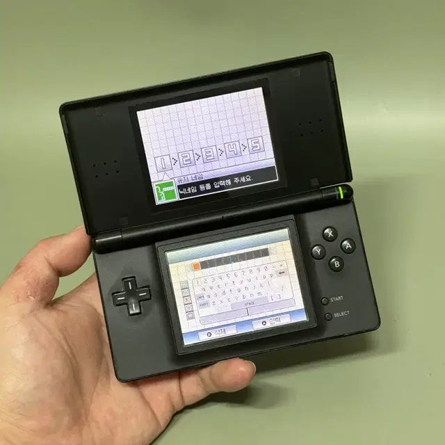 닌텐도 ds lite 블랙 (국내정발 , 작동이상 무!)