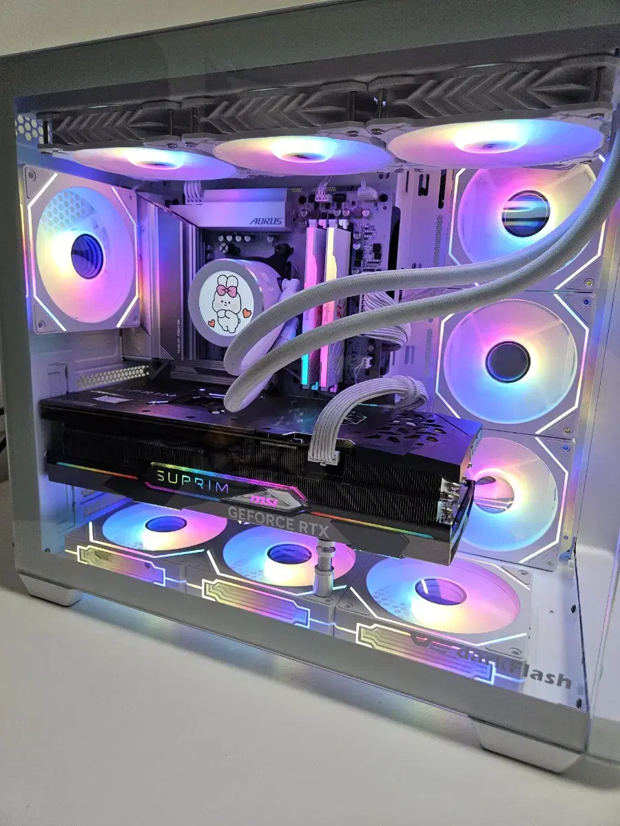 9800X3D RTX4090 하이엔드 화이트 데스크탑