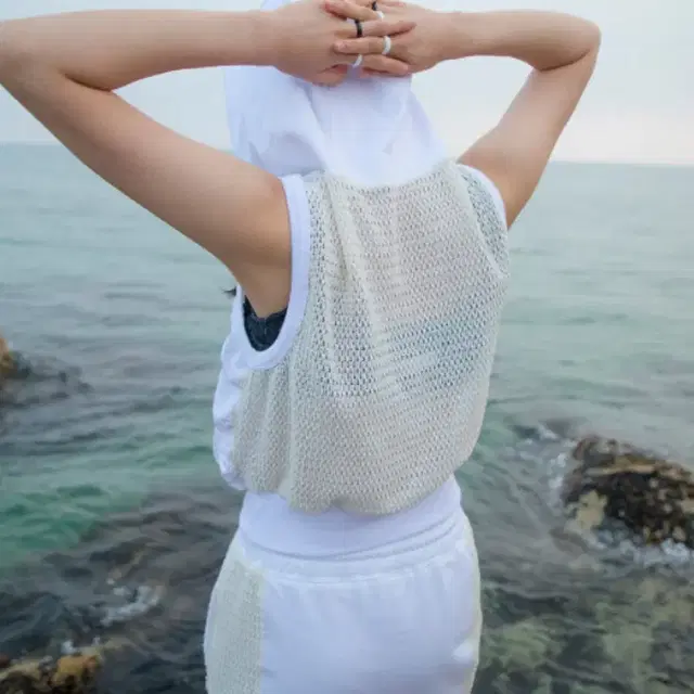 김미더영 G_SHIRRING SLEEVELESS HOODY/WHITE