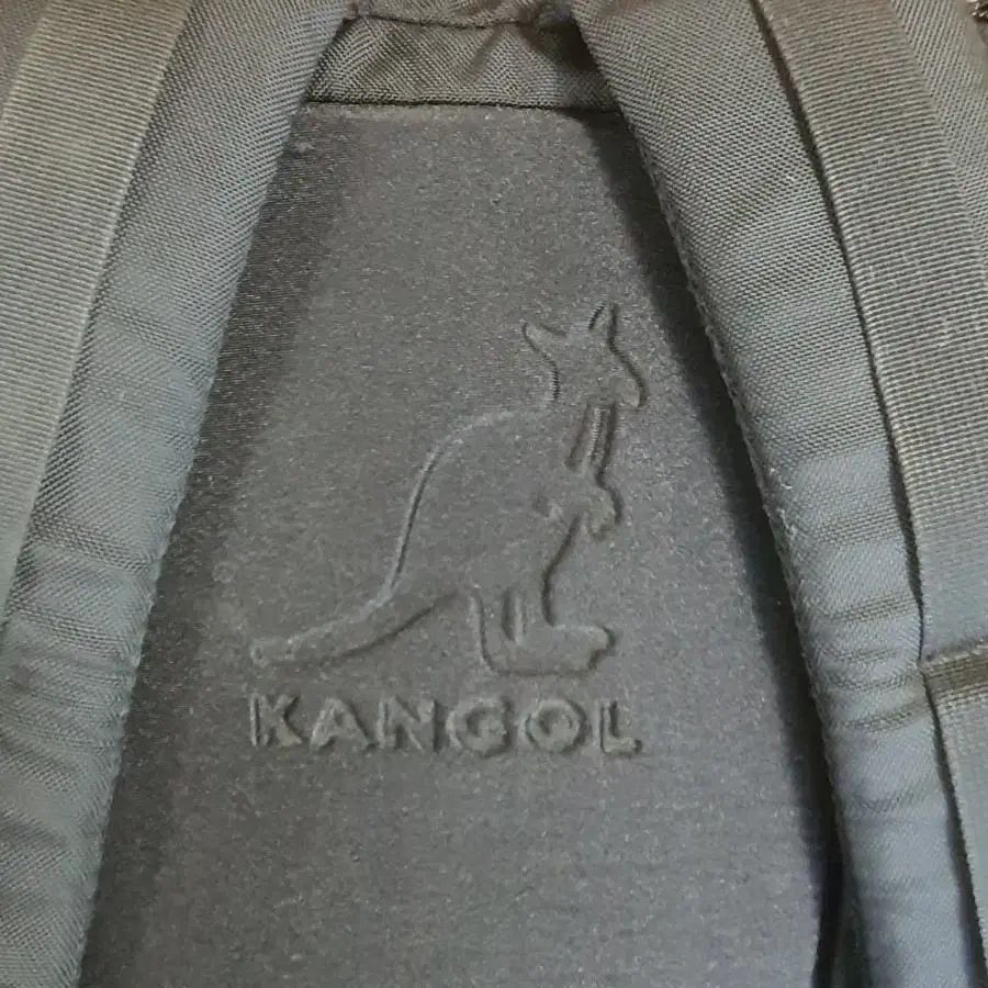 KANGOL 캉골 반원형 백팩