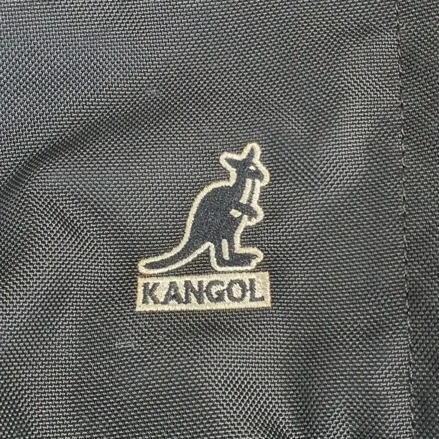 KANGOL 캉골 반원형 백팩