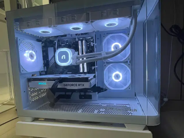 수랭 7800x3d /4060ti / 램32 /ssd 1T/ 화이트에디션