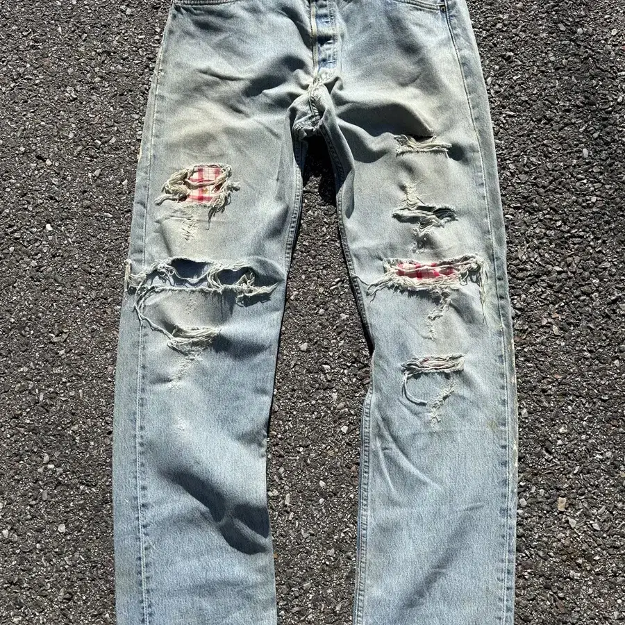 90s Levis 501 destroyed jeans 35in