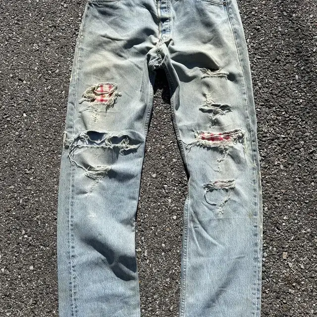 90s Levis 501 destroyed jeans 35in