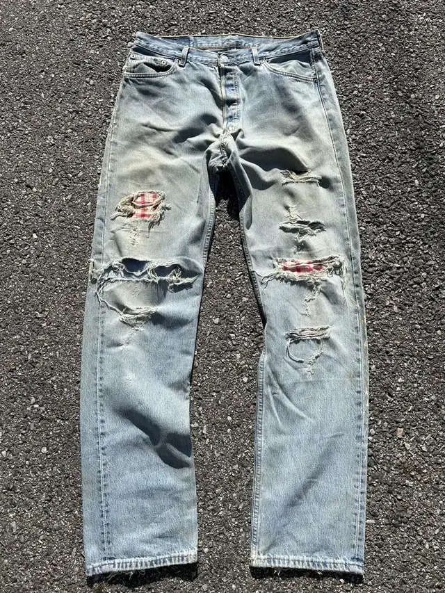 90s Levis 501 destroyed jeans 35in