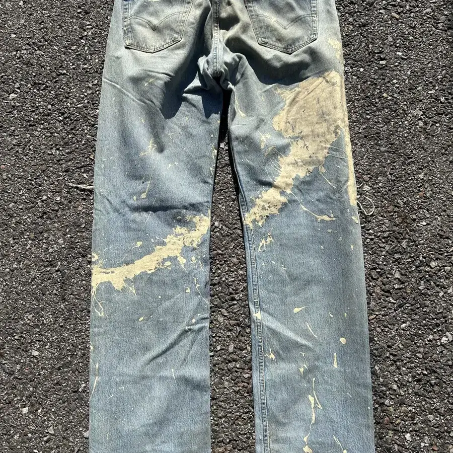 90s Levis 501 destroyed jeans 35in