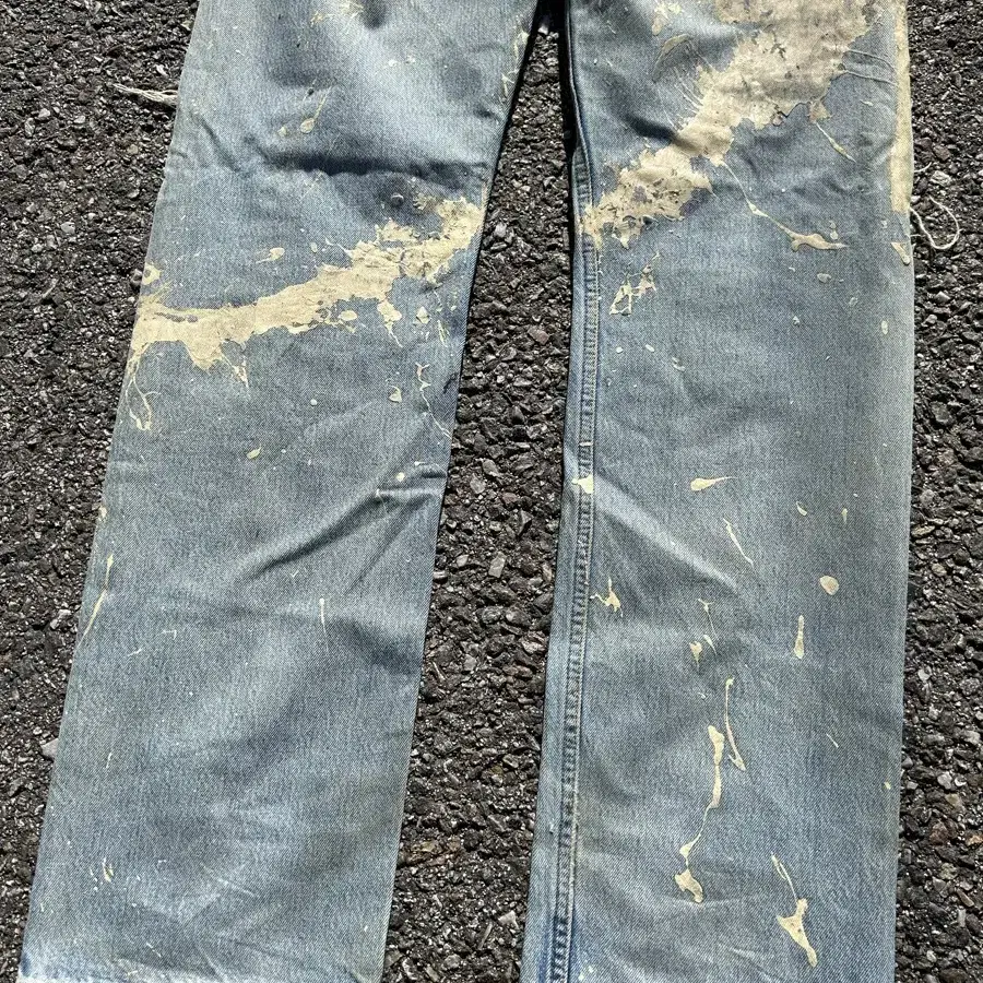 90s Levis 501 destroyed jeans 35in