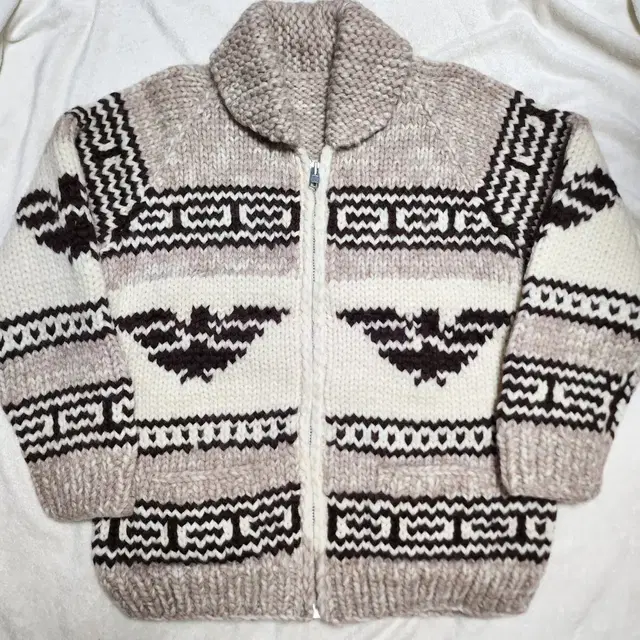 Canadian sweater company 썬더버드 캐나다 코위찬