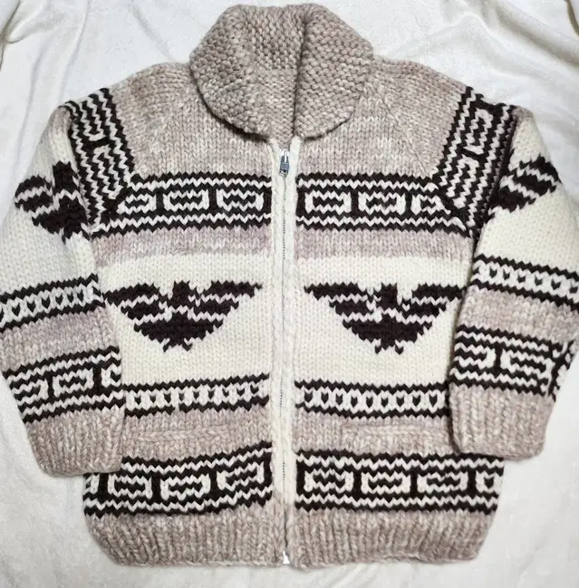 Canadian sweater company 썬더버드 캐나다 코위찬