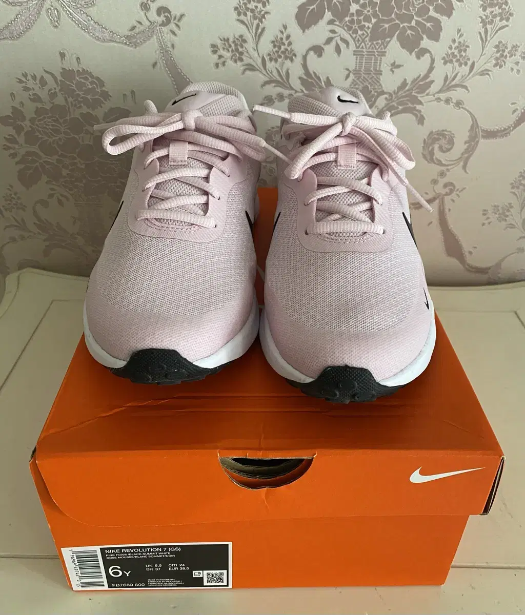 Nike Baby Pink Pretty Sneakers(240)Brand New in Excellent Condition