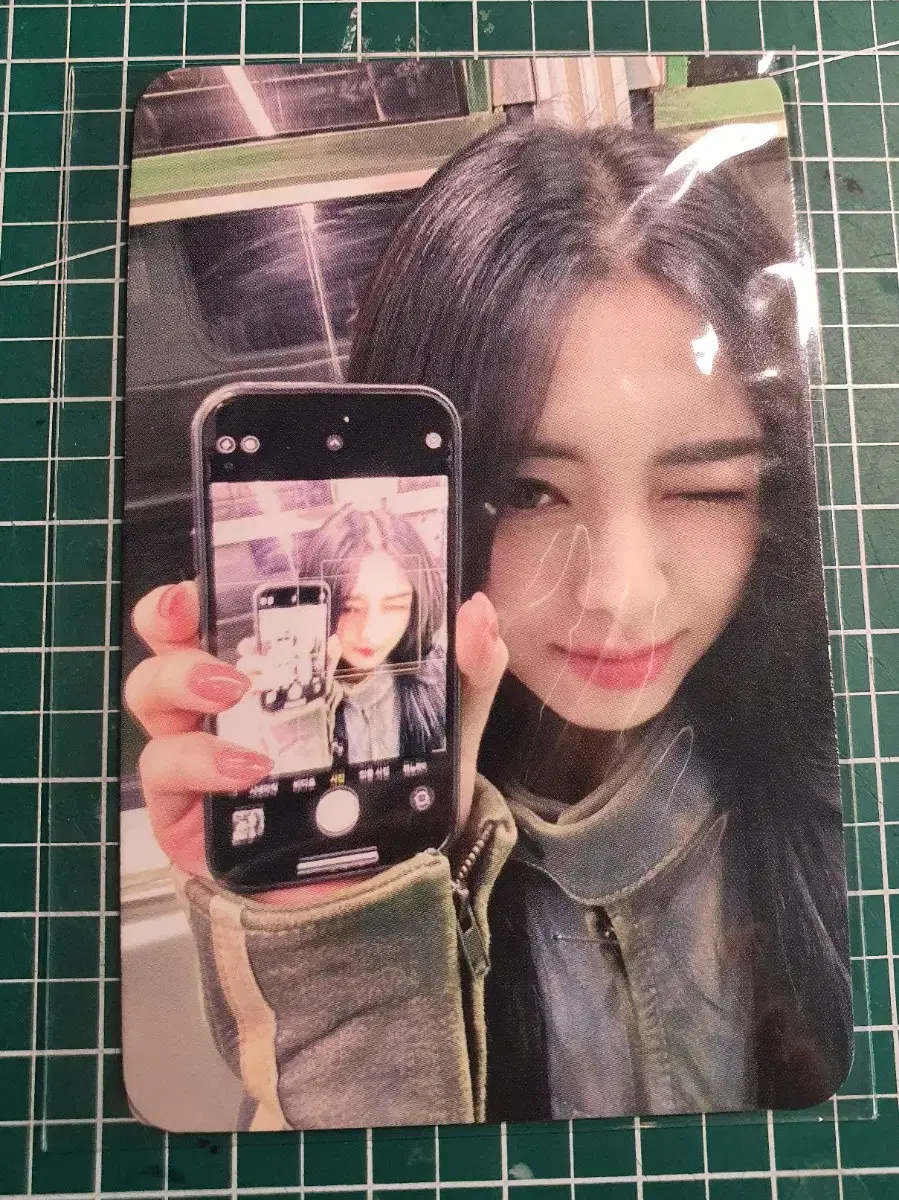 not itzy yuna aladin pre-order benefit photocard