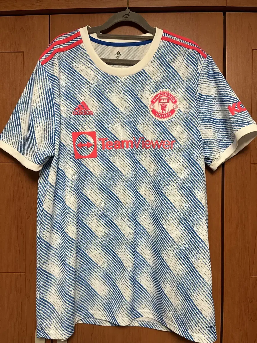 21-22 Man U away shirt