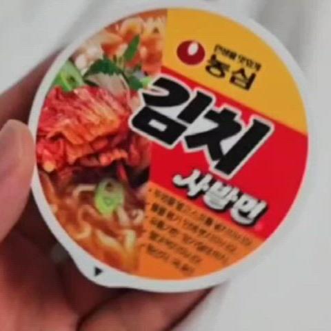 버즈 케이스 김치사발면